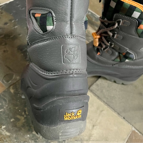 Jack Wolfskin•6•Waterproof~Warmly Insulated•Toggled Drawcord Closure•Lightweight - Picture 12 of 16